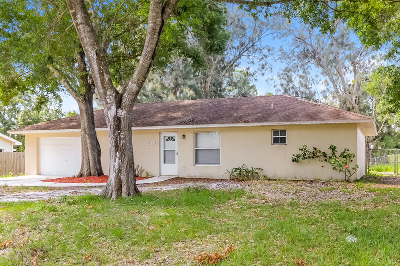 2,115/Mo, 7805 HOLOPAW AVE Fort Pierce, FL 34951 Front View