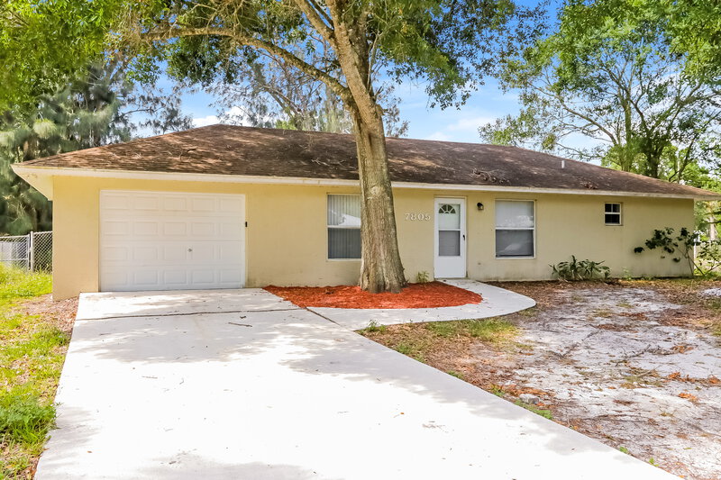 2,115/Mo, 7805 HOLOPAW AVE Fort Pierce, FL 34951 Front View 2
