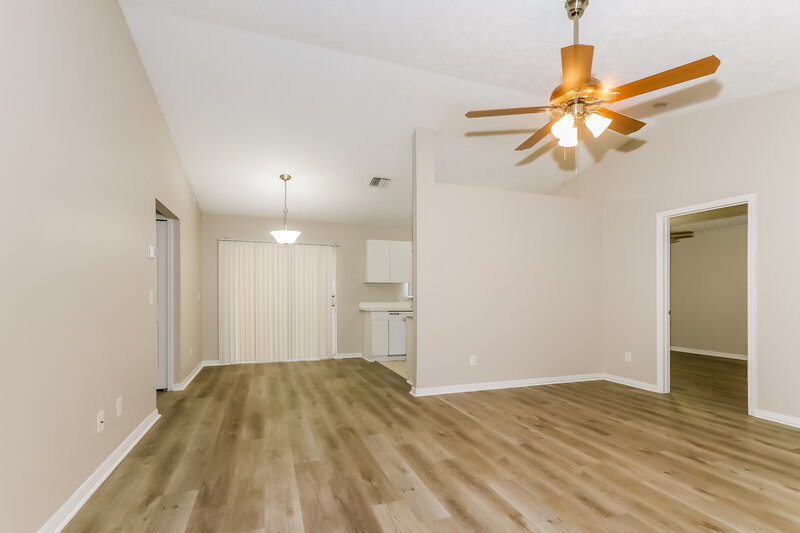 2,115/Mo, 7805 HOLOPAW AVE Fort Pierce, FL 34951 Living Room View 2