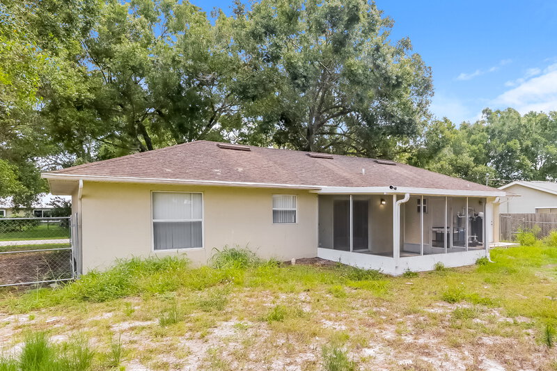 2,115/Mo, 7805 HOLOPAW AVE Fort Pierce, FL 34951 Rear View 2