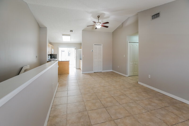 0/Mo, 2527 W 76 ST Unit 208 Hialeah, FL 33016 Living Room View