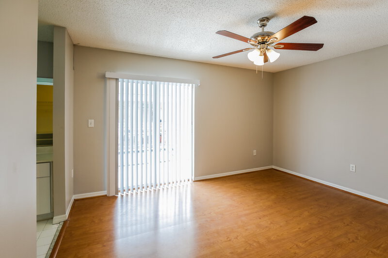 0/Mo, 2527 W 76 ST Unit 208 Hialeah, FL 33016 Main Bedroom View