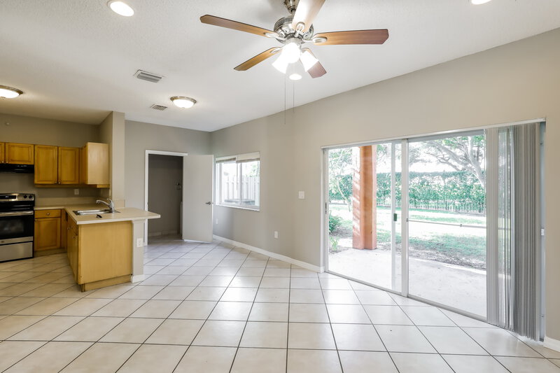 2,920/Mo, 2030 SW 104 AV Miramar, FL 33025 Living Room View 2