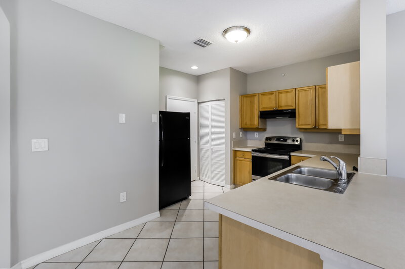 2,920/Mo, 2030 SW 104 AV Miramar, FL 33025 Kitchen View