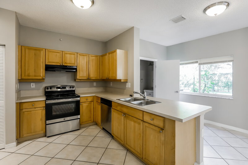 2,920/Mo, 2030 SW 104 AV Miramar, FL 33025 Kitchen View 2