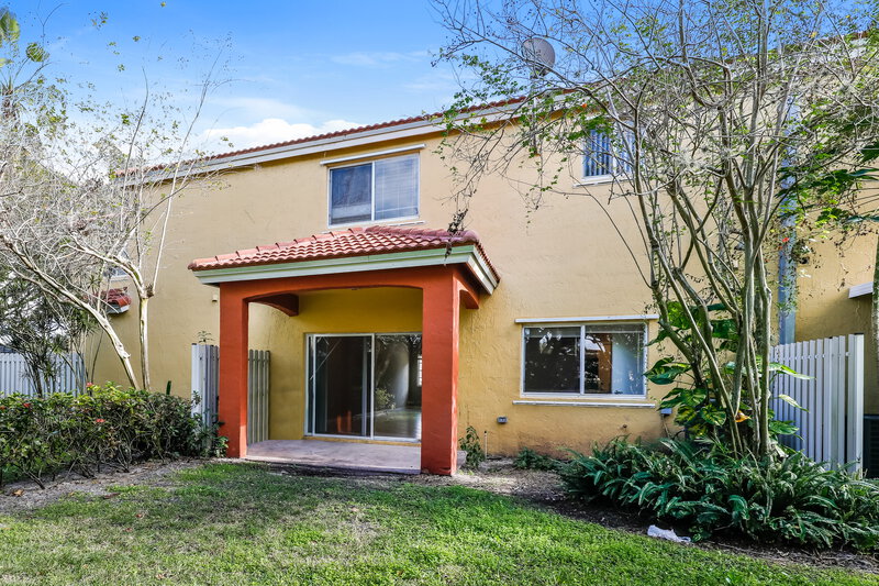 2,920/Mo, 2030 SW 104 AV Miramar, FL 33025 Rear View