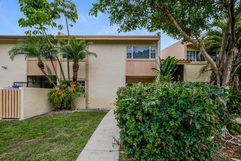 2,750/Mo, 14277 Kendale Lakes Cir Miami, FL 33183 External View