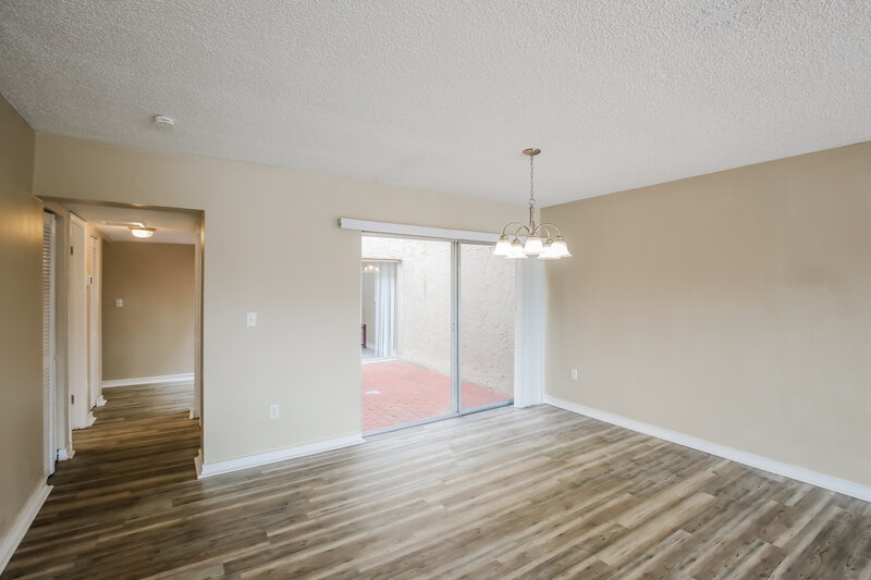 2,750/Mo, 14277 Kendale Lakes Cir Miami, FL 33183 Dining Room View 2