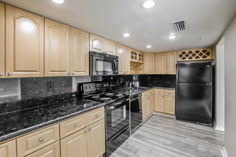 2,750/Mo, 14277 Kendale Lakes Cir Miami, FL 33183 Kitchen View