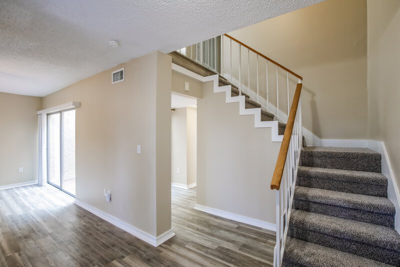 2,750/Mo, 14277 Kendale Lakes Cir Miami, FL 33183 Stairwell View