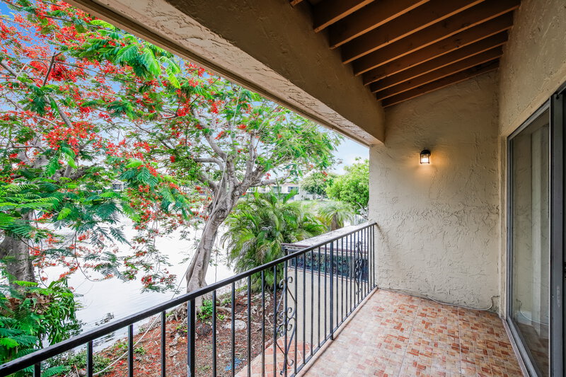 2,750/Mo, 14277 Kendale Lakes Cir Miami, FL 33183 Balcony View