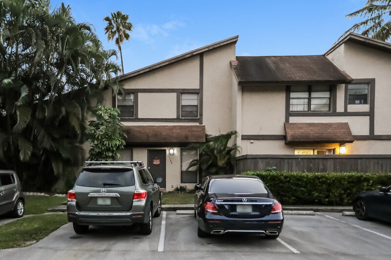 3,020/Mo, 1780 Bayberry Dr Pembroke Pines, FL 33024 External View
