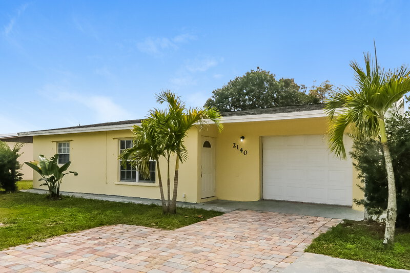 2,120/Mo, 2140 Sunset Blvd Jensen Beach, FL 34957 Front View 2