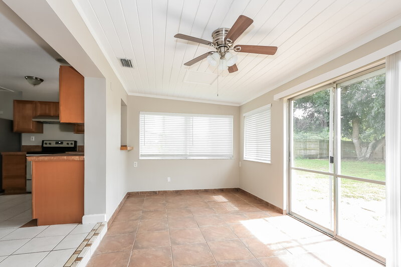 2,120/Mo, 2140 Sunset Blvd Jensen Beach, FL 34957 Family Room View