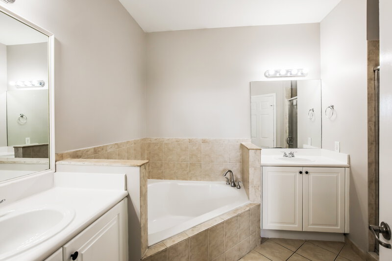 3,190/Mo, 11232 Sw 238 St Homestead, FL 33032 Main Bathroom View