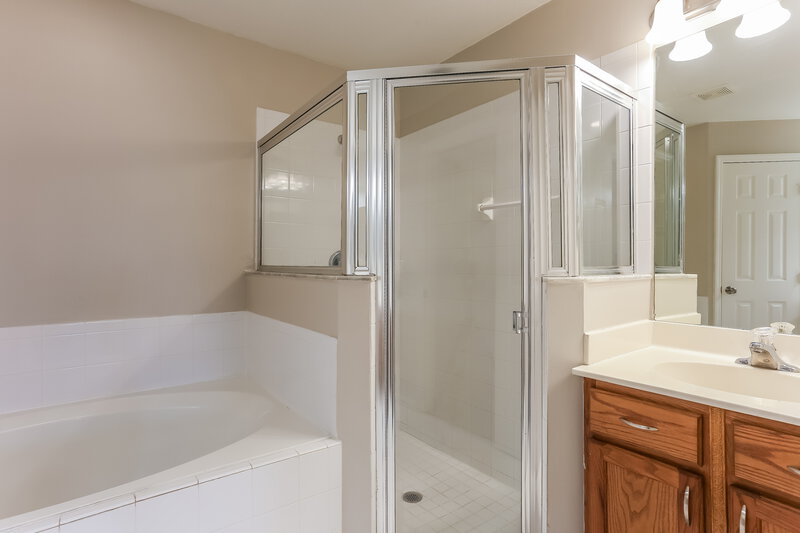 2,590/Mo, 658 SW Abraham Avenue Port Saint Lucie, FL 34953 Main Bathroom View
