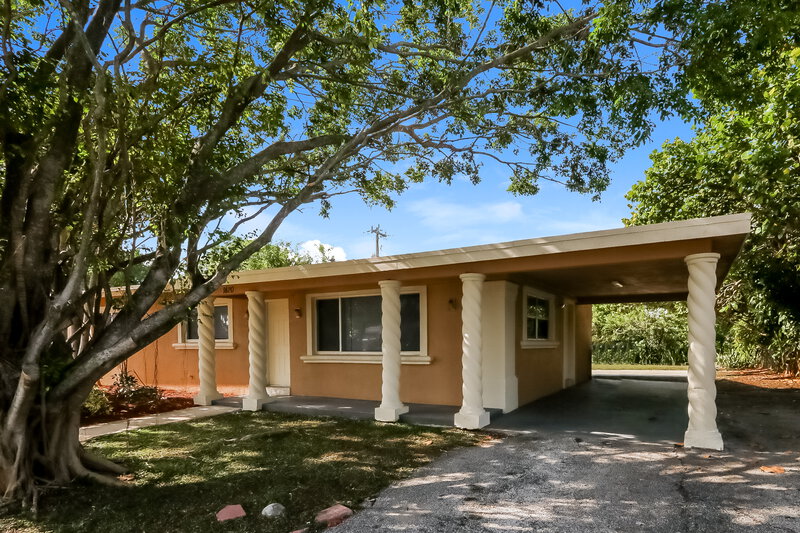 2,780/Mo, 1420 W Mango St Lantana, FL 33462 Front View