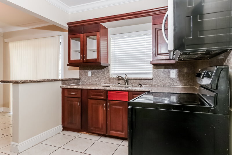 2,780/Mo, 1420 W Mango St Lantana, FL 33462 Kitchen View