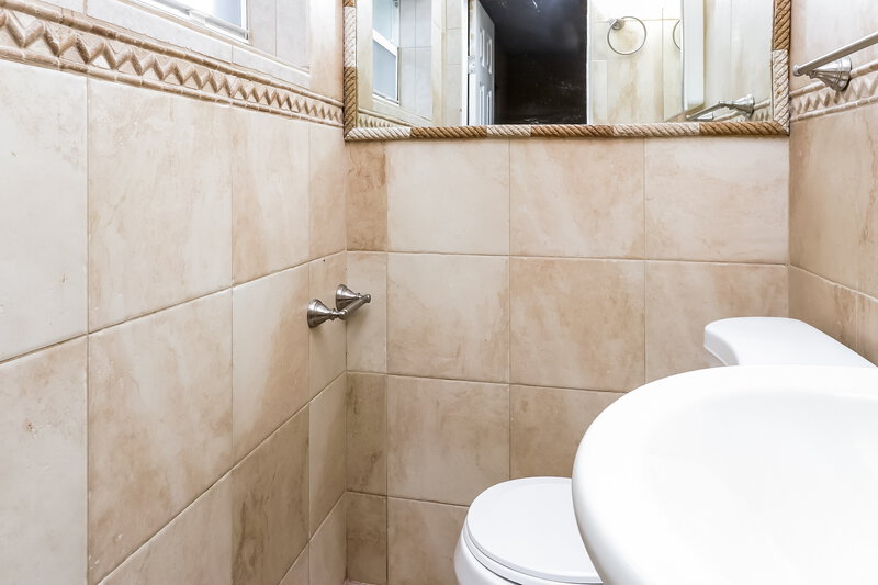 2,780/Mo, 1420 W Mango St Lantana, FL 33462 Bathroom View