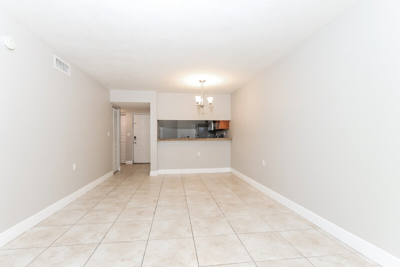 2,050/Mo, 948 Lake Victoria Drive Unit B West Palm Beach, FL 33411 Living Room View