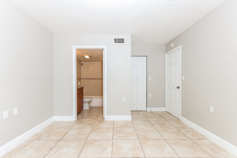 2,050/Mo, 948 Lake Victoria Drive Unit B West Palm Beach, FL 33411 Main Bedroom View 2