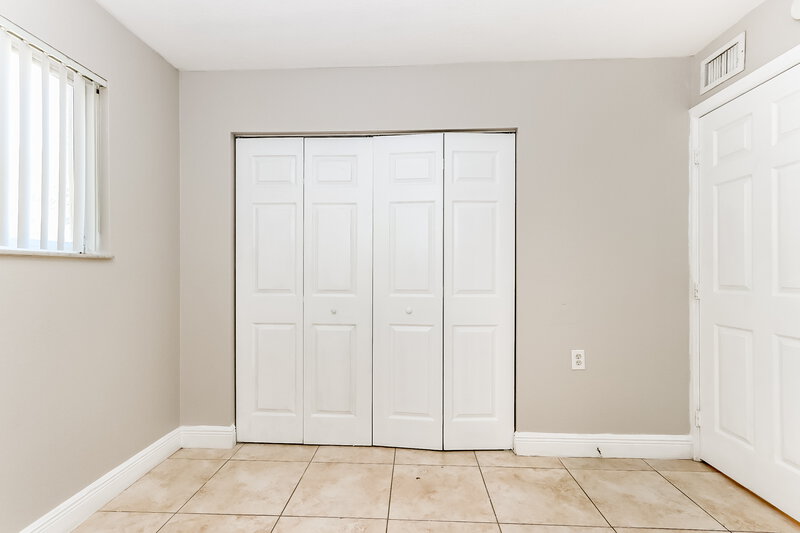 2,050/Mo, 948 Lake Victoria Drive Unit B West Palm Beach, FL 33411 Bedroom View