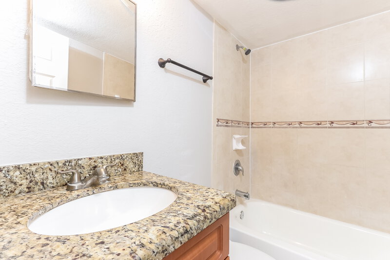2,050/Mo, 948 Lake Victoria Drive Unit B West Palm Beach, FL 33411 Bathroom View