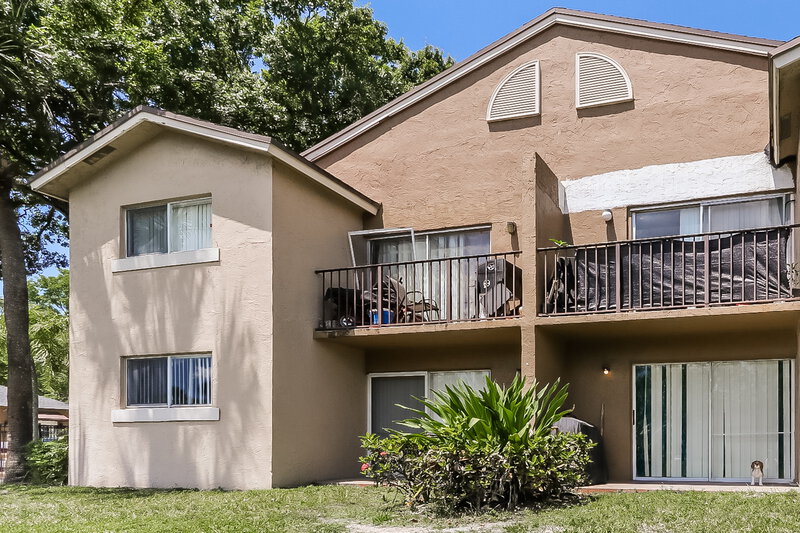 2,050/Mo, 948 Lake Victoria Drive Unit B West Palm Beach, FL 33411 Rear View 2