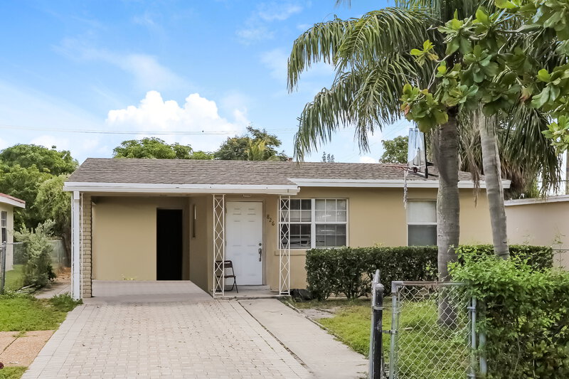 2,225/Mo, 826 S D St Lake Worth Beach, FL 33460 External View