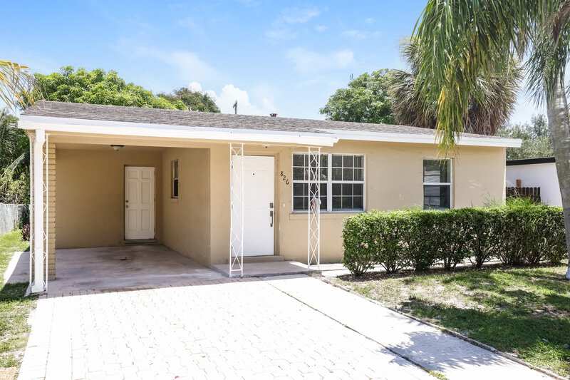 2,195/Mo, 826 S D St Lake Worth Beach, FL 33460 Front View