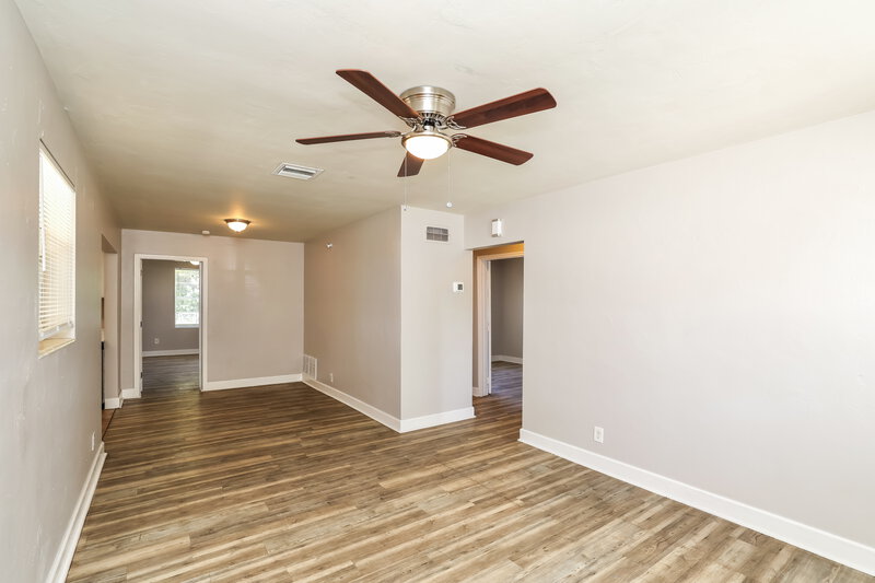 2,195/Mo, 826 S D St Lake Worth Beach, FL 33460 Living Room View