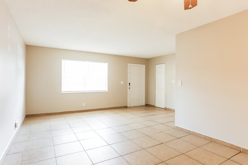 0/Mo, 3321 MALLARD CLOSE Unit 46 Pompano Beach, FL 33064 Living Room View 2
