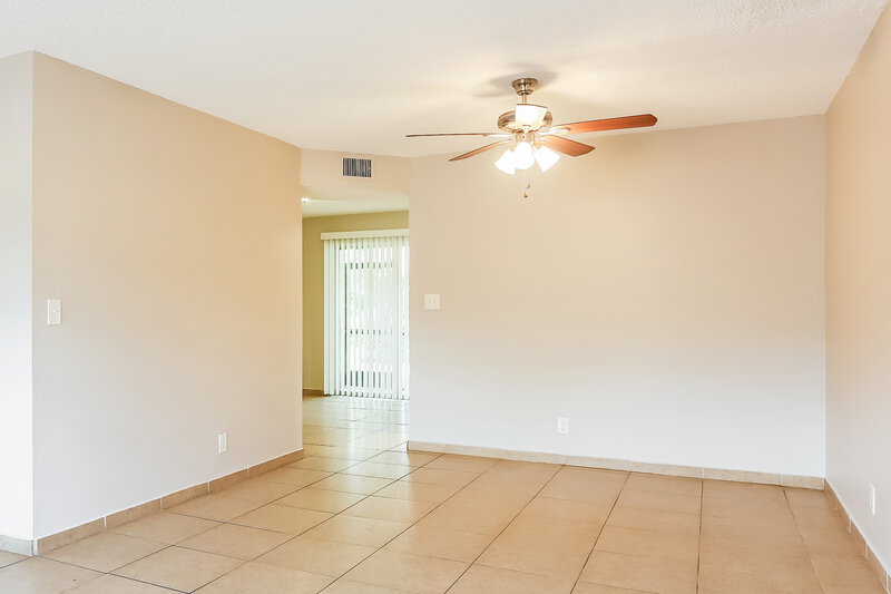 0/Mo, 3321 MALLARD CLOSE Unit 46 Pompano Beach, FL 33064 Dining Room View 2