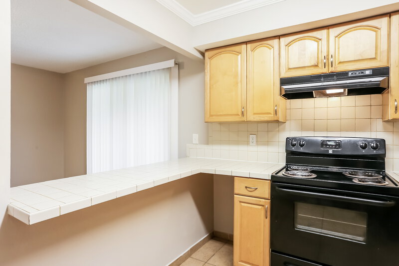 0/Mo, 3321 MALLARD CLOSE Unit 46 Pompano Beach, FL 33064 Kitchen View