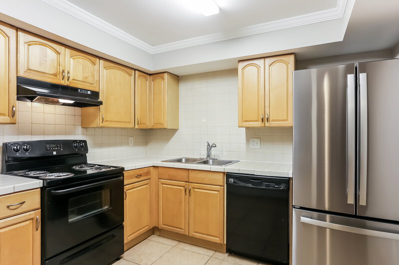 0/Mo, 3321 MALLARD CLOSE Unit 46 Pompano Beach, FL 33064 Kitchen View 2