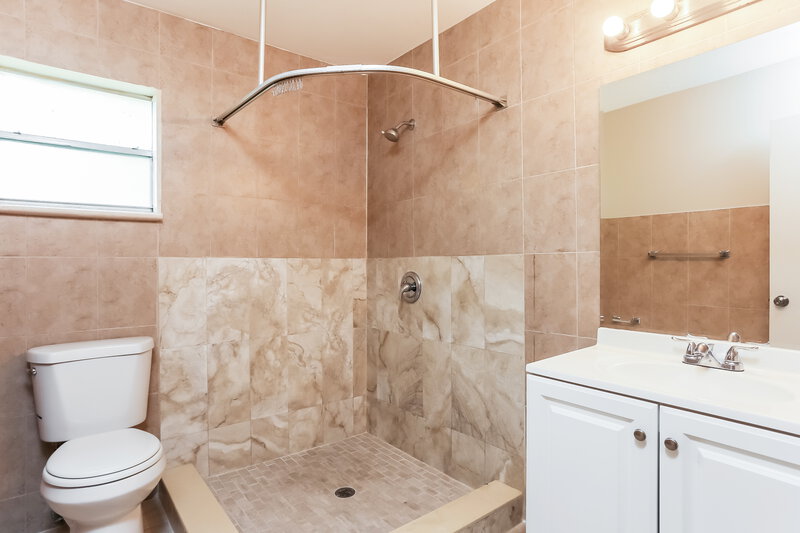 0/Mo, 3321 MALLARD CLOSE Unit 46 Pompano Beach, FL 33064 Main Bathroom View