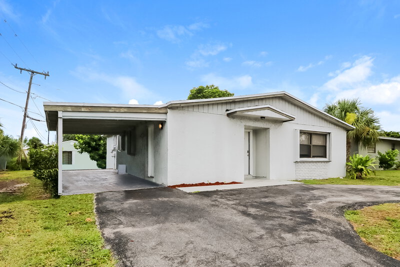 4,050/Mo, 1931 N Seacrest Boulevard Boynton Beach, FL 33435 Front View