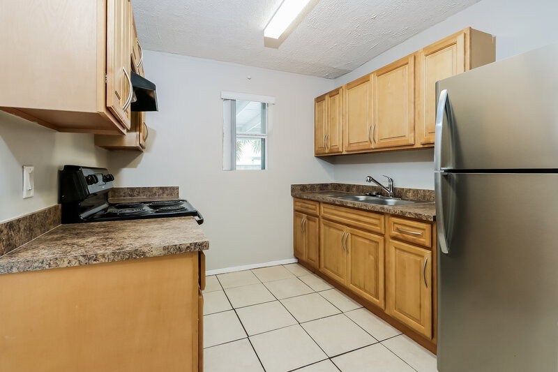 4,050/Mo, 1931 N Seacrest Boulevard Boynton Beach, FL 33435 Kitchen View