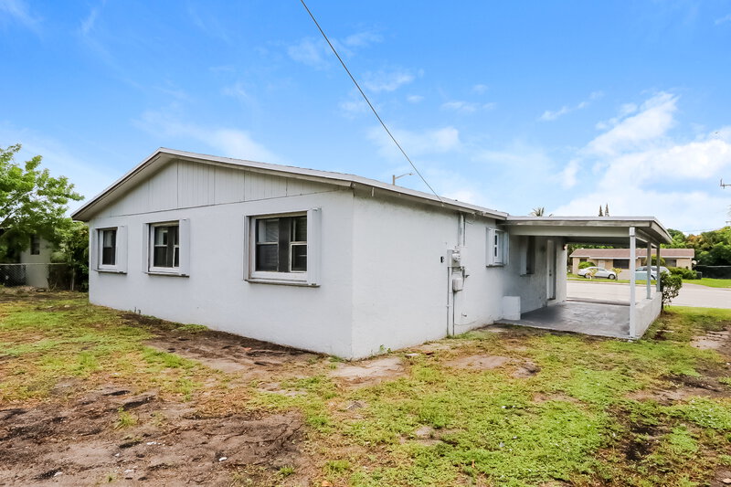 4,050/Mo, 1931 N Seacrest Boulevard Boynton Beach, FL 33435 Rear View