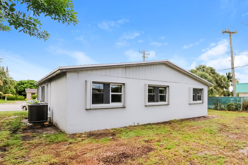 4,050/Mo, 1931 N Seacrest Boulevard Boynton Beach, FL 33435 Rear View 2