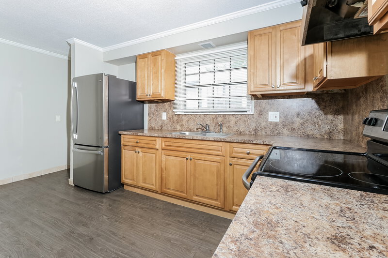 4,010/Mo, 1496 W 31st St Riviera Beach, FL 33404 Kitchen View 2