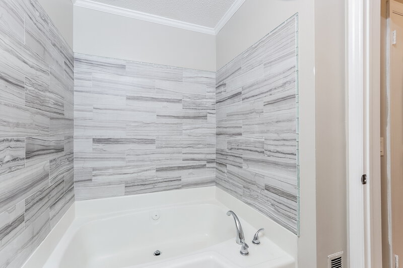 4,010/Mo, 1496 W 31st St Riviera Beach, FL 33404 Main Bathroom View