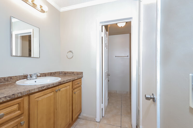 4,010/Mo, 1496 W 31st St Riviera Beach, FL 33404 Main Bathroom View 2