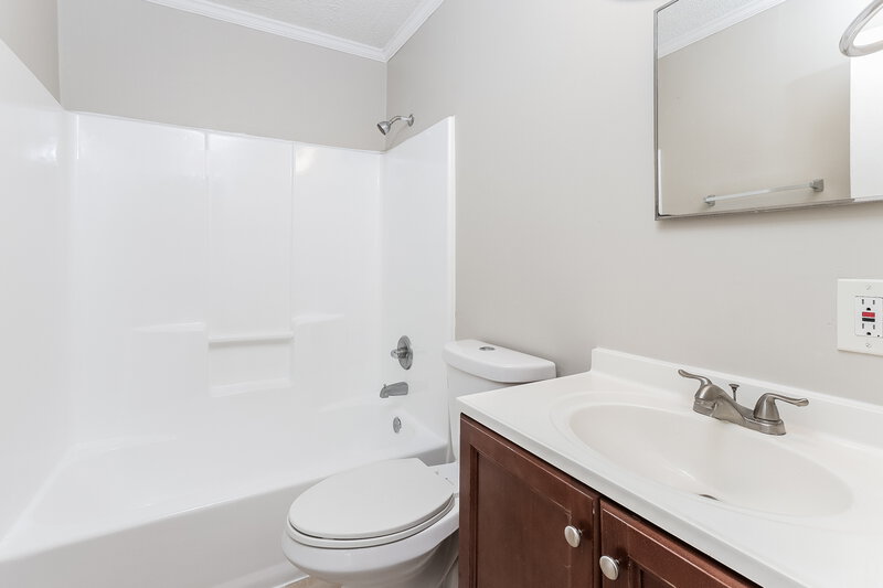 4,010/Mo, 1496 W 31st St Riviera Beach, FL 33404 Bathroom View