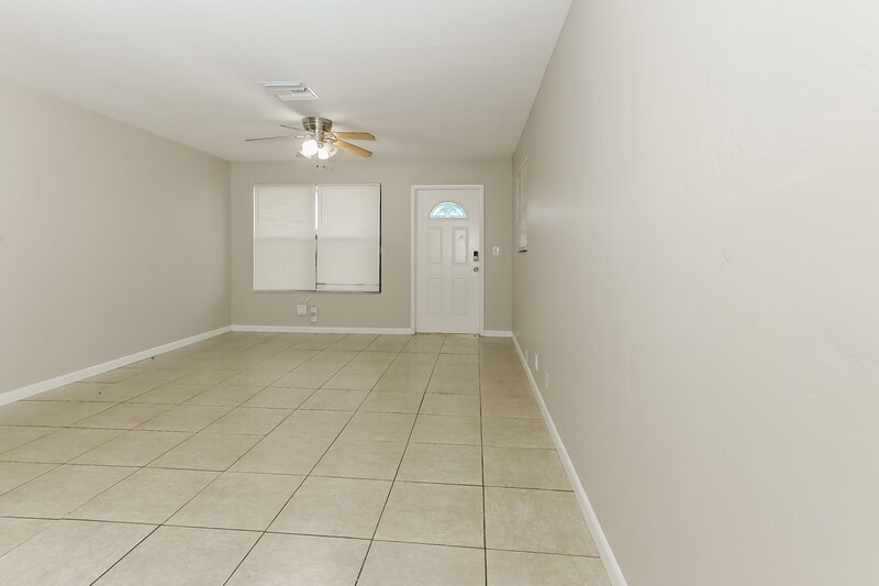 2,560/Mo, 2031 Kenwood Rd West Palm Beach, FL 33409 Living Room View