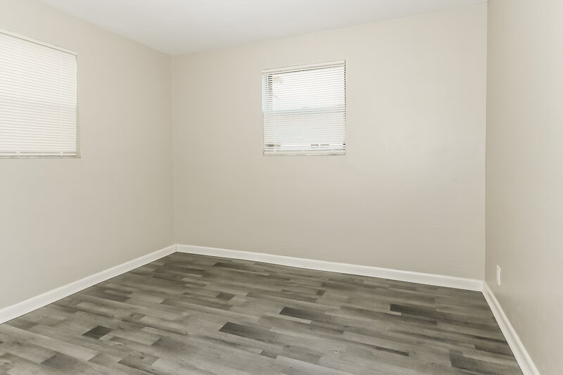 2,560/Mo, 2031 Kenwood Rd West Palm Beach, FL 33409 Main Bedroom View