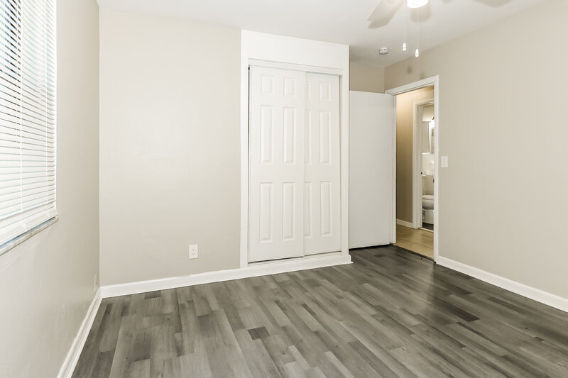 2,560/Mo, 2031 Kenwood Rd West Palm Beach, FL 33409 Bedroom View 4