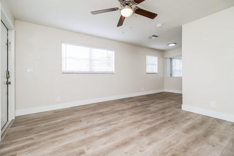 2,445/Mo, 5383 Eadie Place West Palm Beach, FL 33407 Living Room View 2