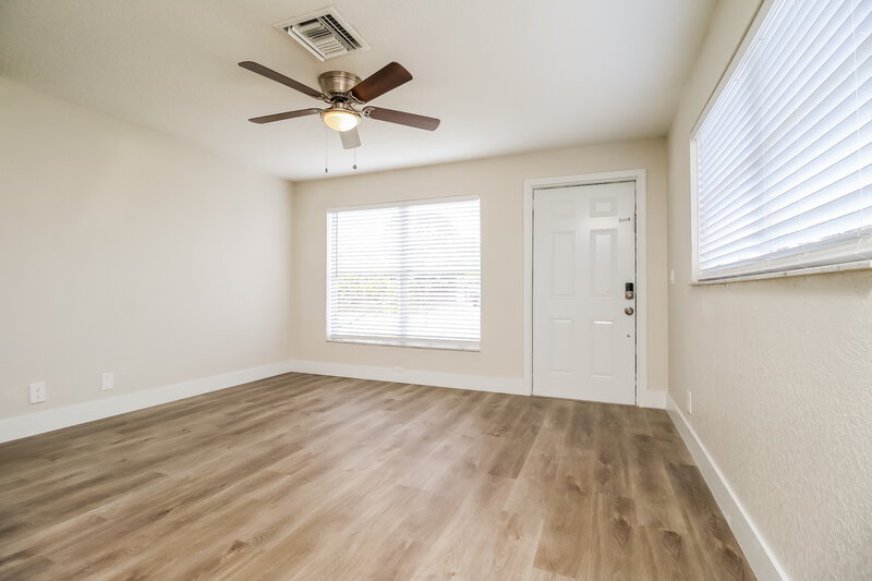 2,445/Mo, 5383 Eadie Place West Palm Beach, FL 33407 Living Room View 4
