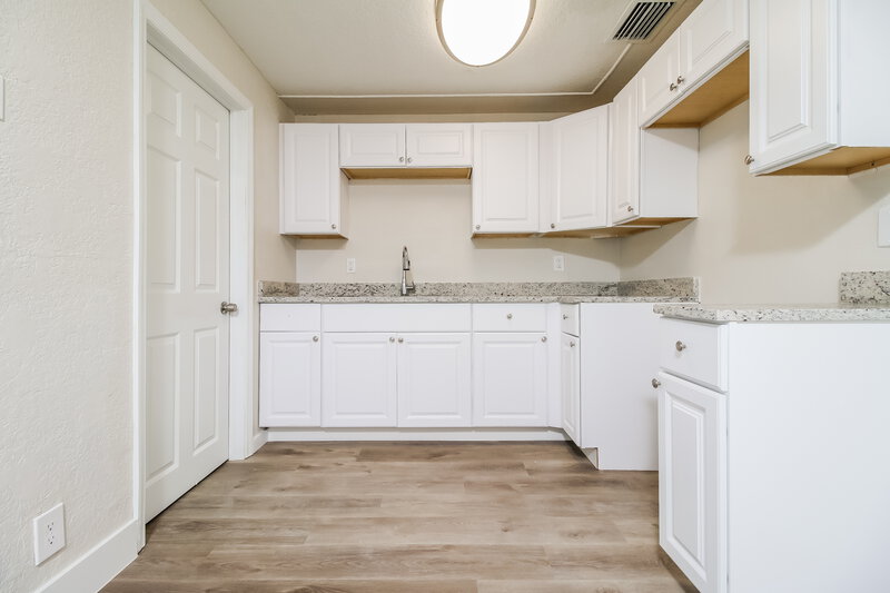 2,445/Mo, 5383 Eadie Place West Palm Beach, FL 33407 Kitchen View 2